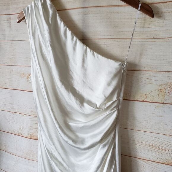 Elliatt Revolve Cassini White One Shoulder Satin Dress Wedding Special Occasion - Picture 4 of 15